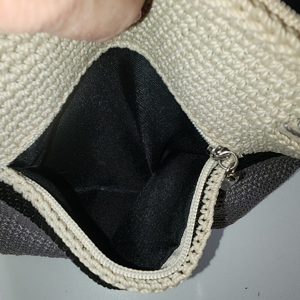 The Sak Tote LG Mendocino Hand Crocheted Double Strap Zip Top recycled material - Picture 7 of 11